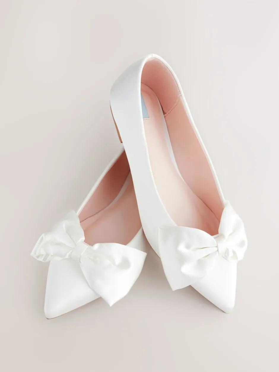 Lage Schoenen|Next Ivoor - Forever Comfort® bruidsballerina's met strik en puntige neus