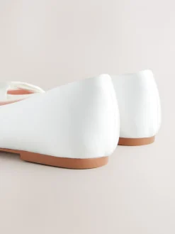 Lage Schoenen|Next Ivoor - Forever Comfort® bruidsballerina's met strik en puntige neus
