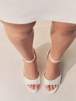 Schoenen Met Hakken|Next - Forever Comfort® bruidssandalen met ronde neus en blokhak Ivoor