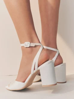 Schoenen Met Hakken|Next - Forever Comfort® bruidssandalen met ronde neus en blokhak Ivoor