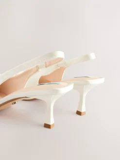Schoenen Met Hakken|Gelegenheidskleding|Next - Forever Comfort® Bruiloft hakken met hielbandje van satijn, met strik en spitse neus Ivoor