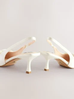 Schoenen Met Hakken|Gelegenheidskleding|Next - Forever Comfort® Bruiloft hakken met hielbandje van satijn, met strik en spitse neus Ivoor