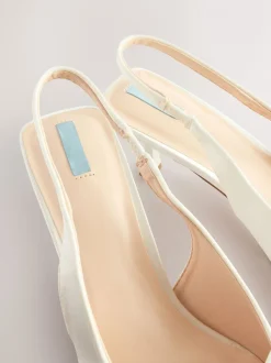 Schoenen Met Hakken|Gelegenheidskleding|Next - Forever Comfort® Bruiloft hakken met hielbandje van satijn, met strik en spitse neus Ivoor