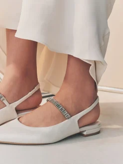 Lage Schoenen|Next Ivoor - Mary Jane bruidsschoenen met hielbandje en puntige neus voor bruiloft