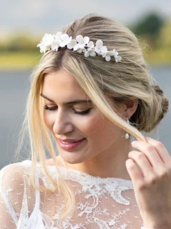 Haaraccessoires*Ivory & Co Wildflower Dainty tiara met keramische bloemen