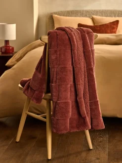 Kussentjes En Plaids|Kussentjes En Plaids|Next Jasper behaaglijke fleece omkeerbare bedloper met dambordmotief Oranje