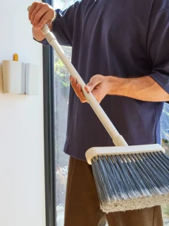 Joseph Joseph|Joseph Joseph Cleantech Wall-Mounted Broom
