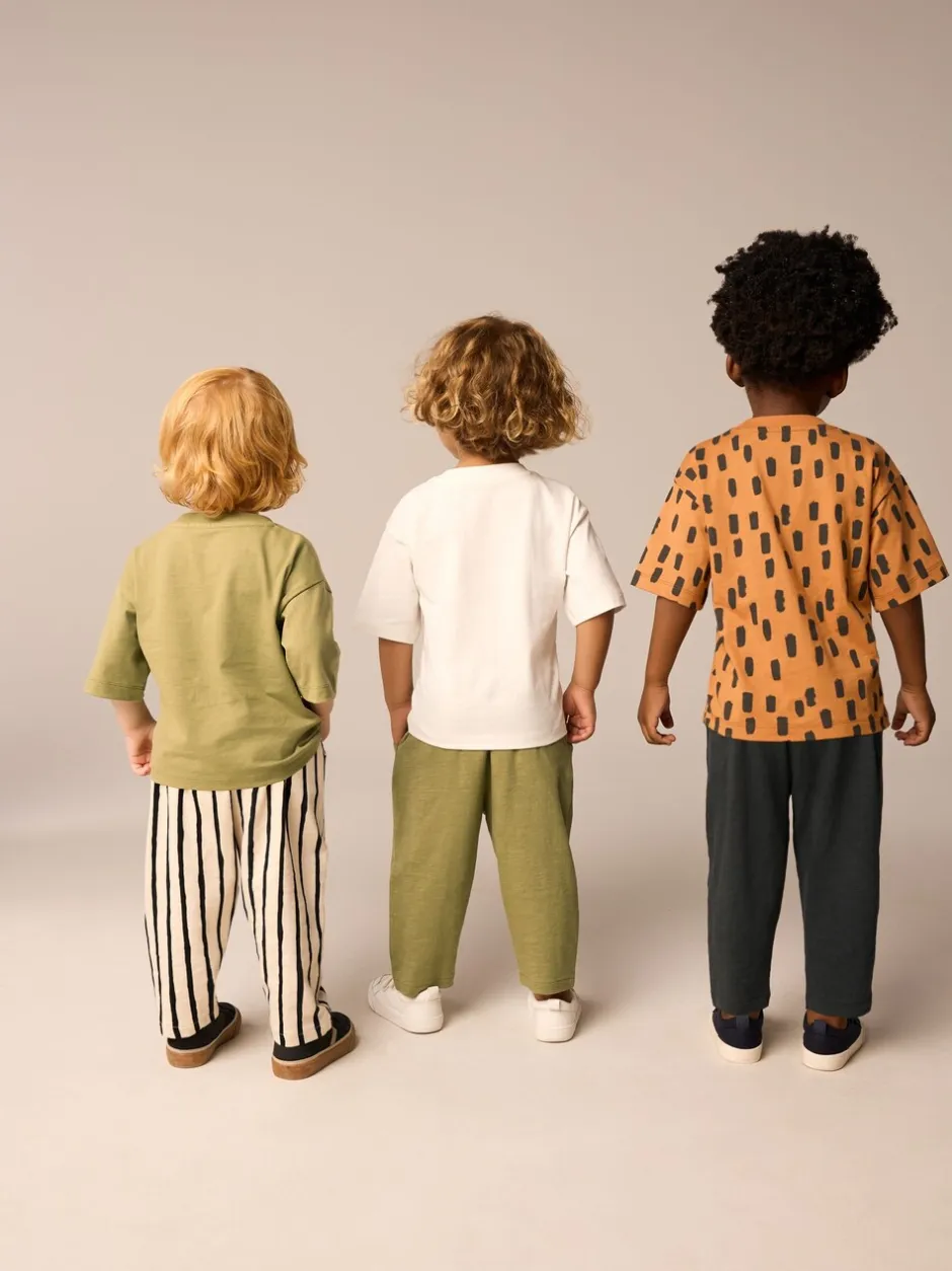 Sets En Outfits|Shorts|Next - Set van 3 T-shirts met korte mouwen en joggingbroeken (3mnd -7jr) Kaki/groen