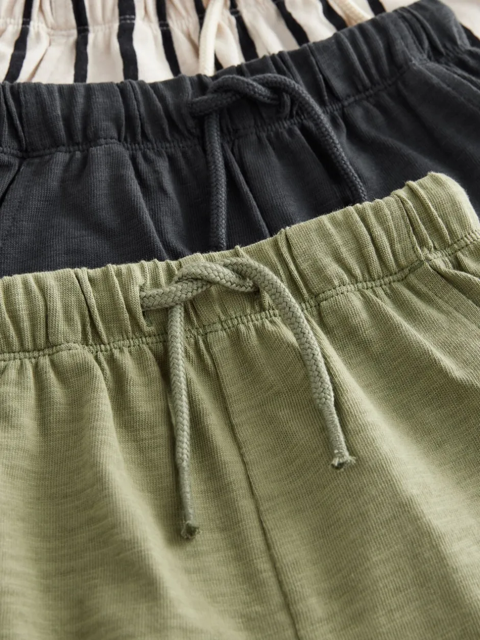 Sets En Outfits|Shorts|Next - Set van 3 T-shirts met korte mouwen en joggingbroeken (3mnd -7jr) Kaki/groen