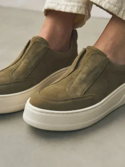 Sneakers|Next Kakigroen - Signature leren sneakers met dikke plateauzolen en sleehak
