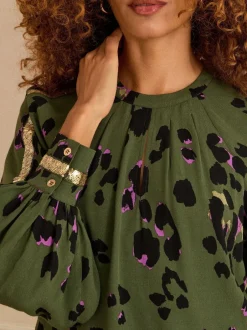 Blouses En Overhemden|Love & Roses - blouse met ronde hals, lange mouwen en paillettenrand Kakigroen dierenprint