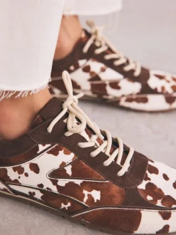 Sneakers*Next Koeienprint - Slim Premium Leren Trainers met Vetersluiting