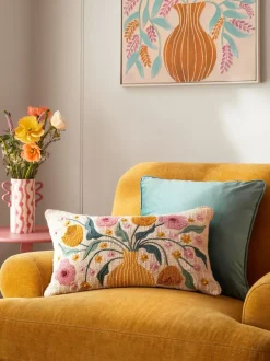 Kussentjes En Plaids|Kussentjes En Plaids|Next Kussen met geborduurde bloemenvaas van 100% katoen 50 x 30cm
