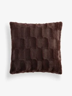 Kussentjes En Plaids|Kussentjes En Plaids*Next Kussen van imitatiebont met textuur en ruit Chocoladebruin