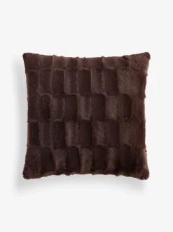 Kussentjes En Plaids|Kussentjes En Plaids*Next Kussen van imitatiebont met textuur en ruit Chocoladebruin