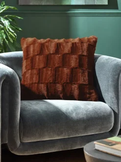 Kussentjes En Plaids|Kussentjes En Plaids*Next Kussen van imitatiebont met textuur en ruit Oranje