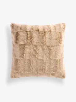 Kussentjes En Plaids|Kussentjes En Plaids*Next Kussen van imitatiebont met textuur en ruit Natuurlijk