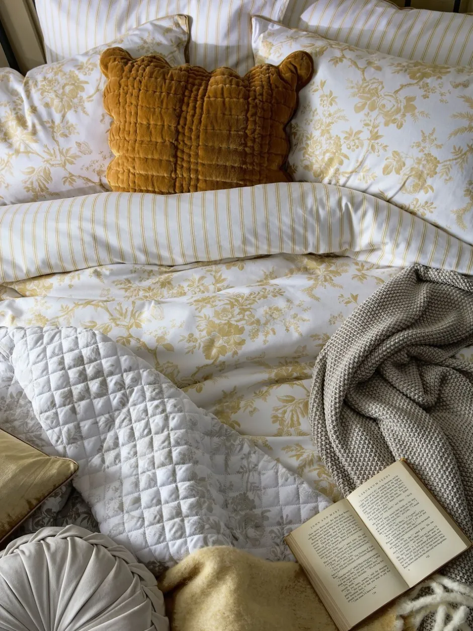 Laura Ashley*Laura Ashley 100% Cotton Sateen 200 Thread Count Walled Garden Duvet Cover and Pillowcase Set Okergeel