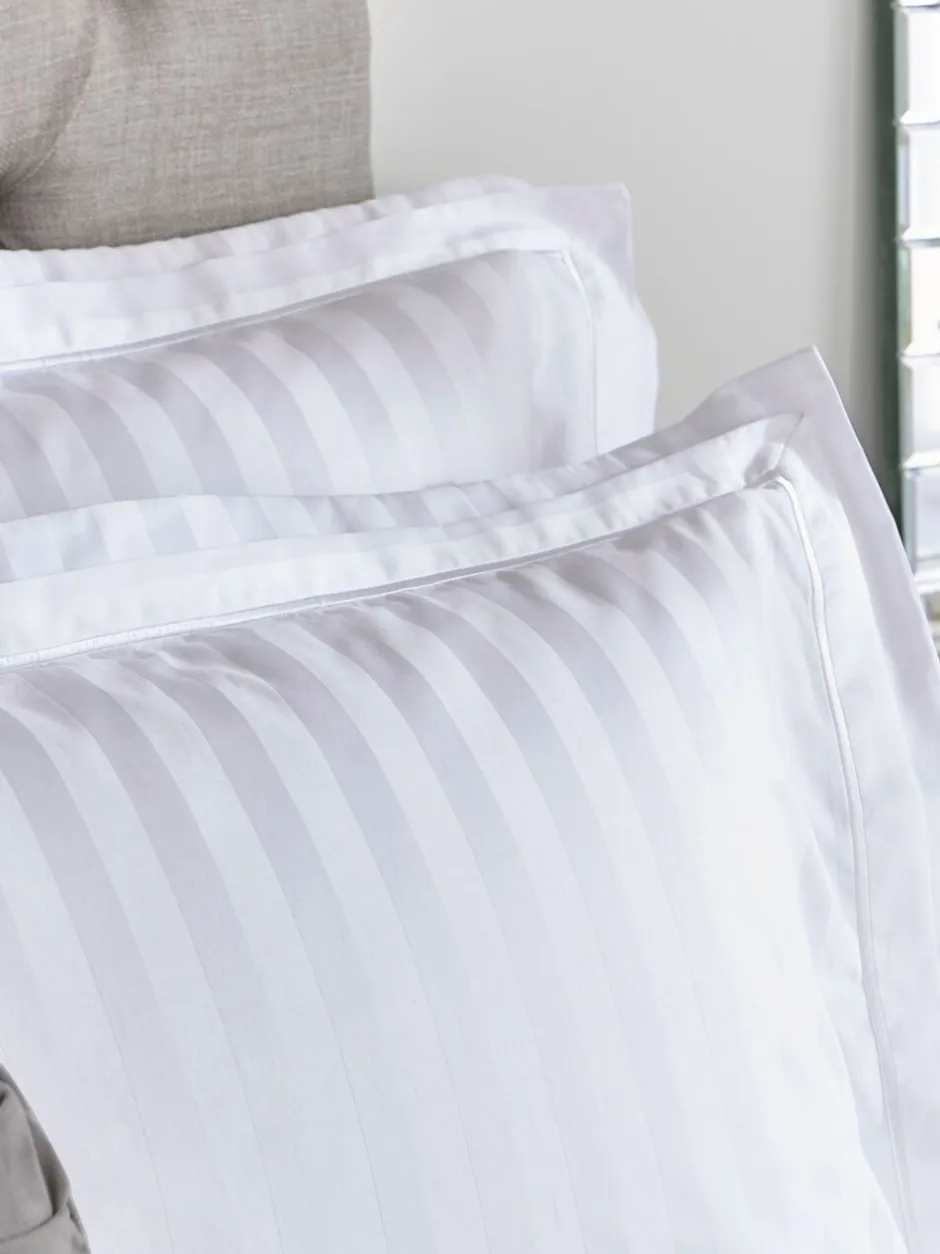Laura Ashley|Merkbeddengoed*Laura Ashley 100% katoensatijn 400 draads Shalford dekbedovertrek- en kussensloopset Wit
