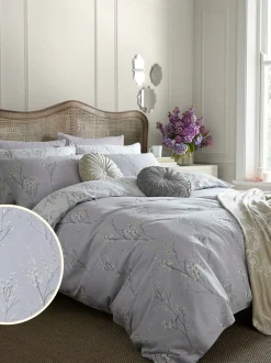 Laura Ashley|Merkbeddengoed|Laura Ashley 100% katoensatijn 200 thread count Pussy Willow Dekbedovertrek- en kussensloopset
