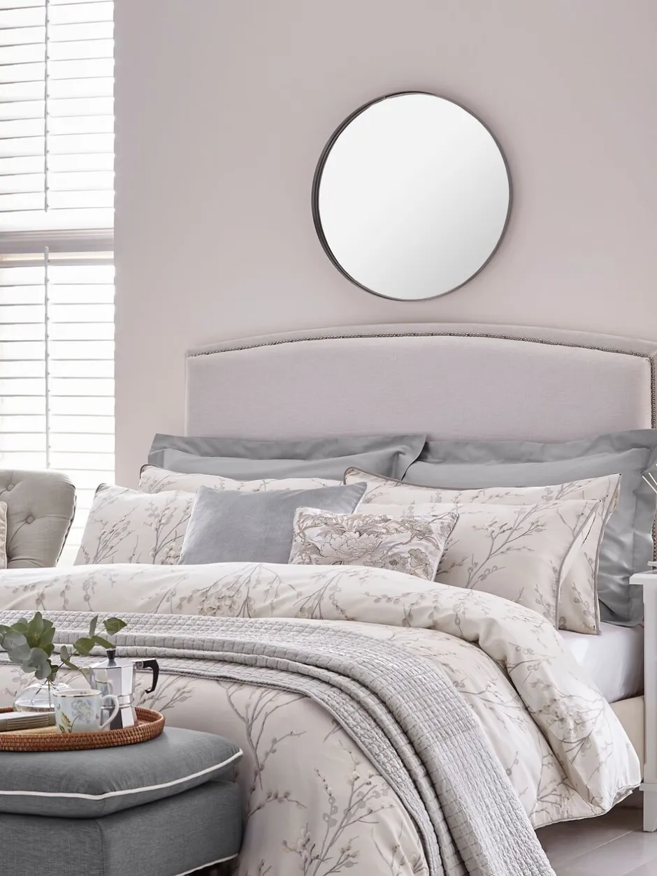 Laura Ashley|Merkbeddengoed|Laura Ashley 100% katoensatijn 200 thread count Pussy Willow Dekbedovertrek- en kussensloopset