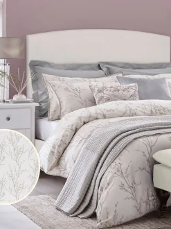 Laura Ashley|Merkbeddengoed|Laura Ashley 100% katoensatijn 200 thread count Pussy Willow Dekbedovertrek- en kussensloopset