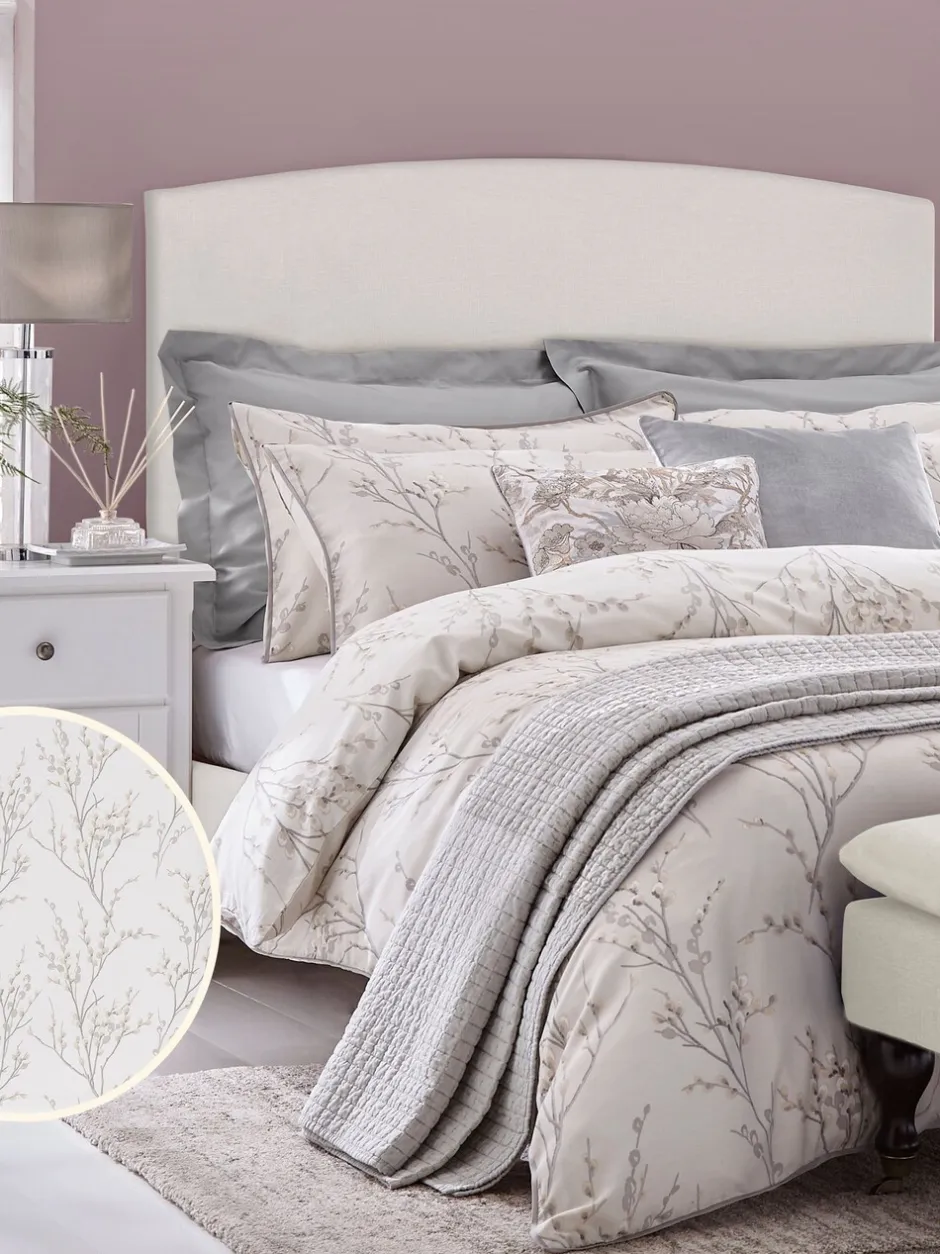 Laura Ashley|Merkbeddengoed|Laura Ashley 100% katoensatijn 200 thread count Pussy Willow Dekbedovertrek- en kussensloopset