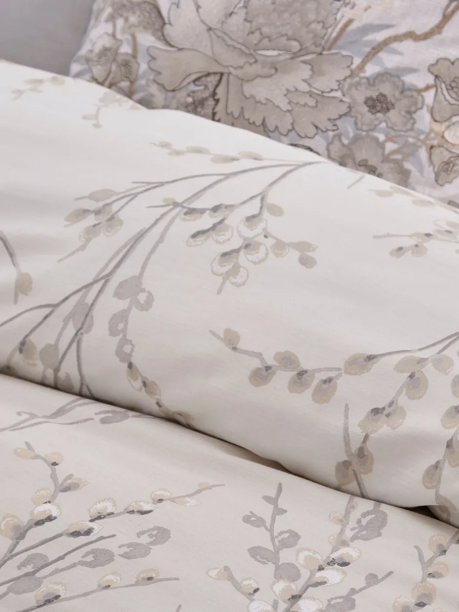 Laura Ashley|Merkbeddengoed|Laura Ashley 100% katoensatijn 200 thread count Pussy Willow Dekbedovertrek- en kussensloopset