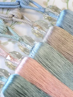 Gordijnroedes En -Accessoires|Laura Ashley Loren glazen embrasse met kwastjes Paarsrood