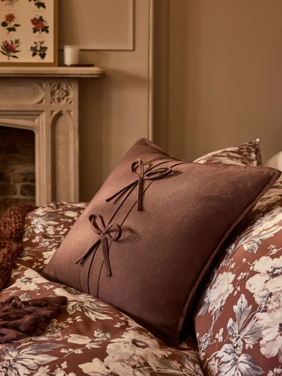Laura Ashley*Laura Ashley Sasha Bow Cushion Chocoladebruin