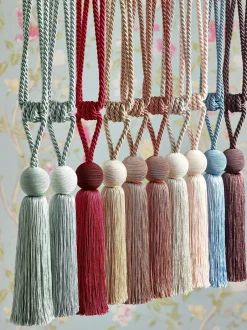 Gordijnroedes En -Accessoires*Laura Ashley Theodora gordijnhouder met kwastjes Duifgrijs