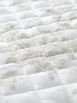 Laura Ashley*Laura Ashley Walled Garden doorgestikte bedsprei