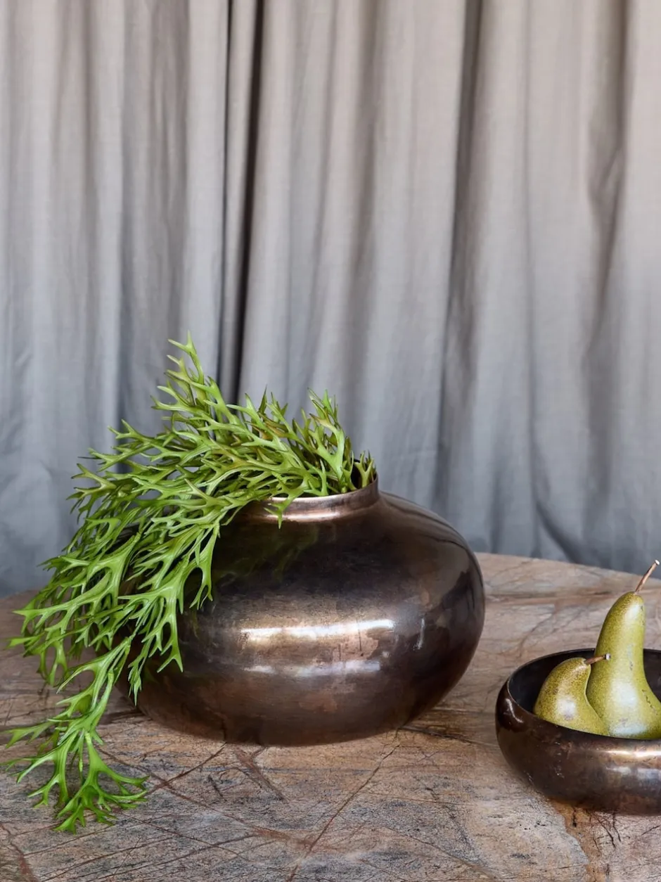 Vazen*Libra Interiors Large Tambora Copper Finish Metal Squat Vase