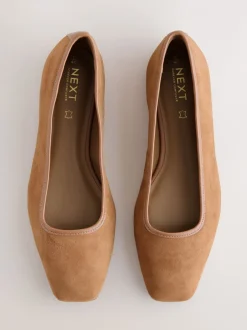 Lage Schoenen*Next Lichtbruin - Forever Comfort® - Leren ballerina's met rechte neus