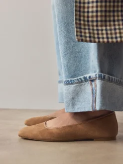 Lage Schoenen*Next Lichtbruin - Forever Comfort® - Leren ballerina's met rechte neus