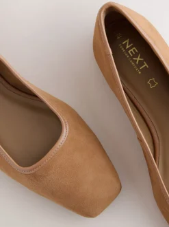 Lage Schoenen*Next Lichtbruin - Forever Comfort® - Leren ballerina's met rechte neus