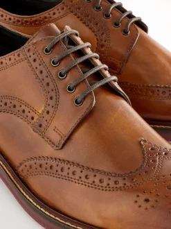 Schoenen|Formele Schoenen|Next - Standaard pasvorm - Leren brogues met contrasterende dikke zool Lichtbruin