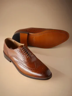 Formele Schoenen*Next - Standaard pasvorm - Signature Italiaans leren brogues met gevleugelde neus Lichtbruin