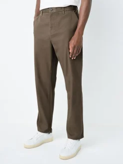 Broeken En Chino's|Next Lichtbruin - Standaard toelopende pasvorm - Stretchy chino