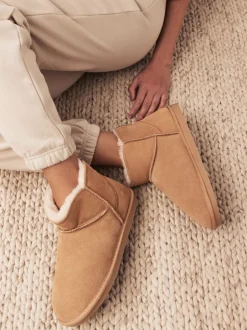 Pantoffels|Loungewear|Next - Suède pantoffellaarsjes met voering van imitatiebont Lichtbruin