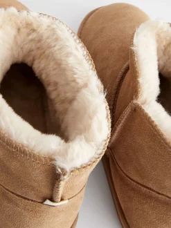 Pantoffels|Loungewear|Next - Suède pantoffellaarsjes met voering van imitatiebont Lichtbruin