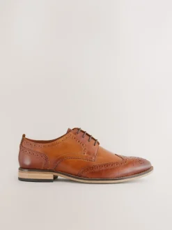 Schoenen|Formele Schoenen|Next - Wijde pasvorm - Brogues van leer met contrasterende zool Lichtbruin