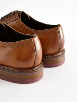 Schoenen|Formele Schoenen*Next Lichtbruin - Wijde pasvorm - Leren brogues met contrasterende dikke zool