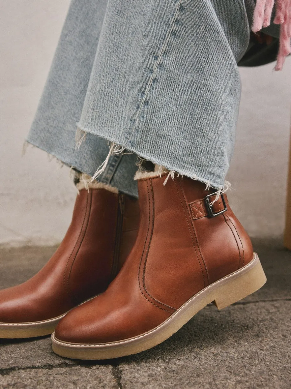 Ruimvallend En Extraruimvallend|Boots*Next - Forever Comfort® Faux Fur Lined Buckle Trim Ankle Boots Lichtbruin leer
