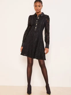 Jurken*Lipsy Mini All-Over Lace Long Sleeve Skater Dress