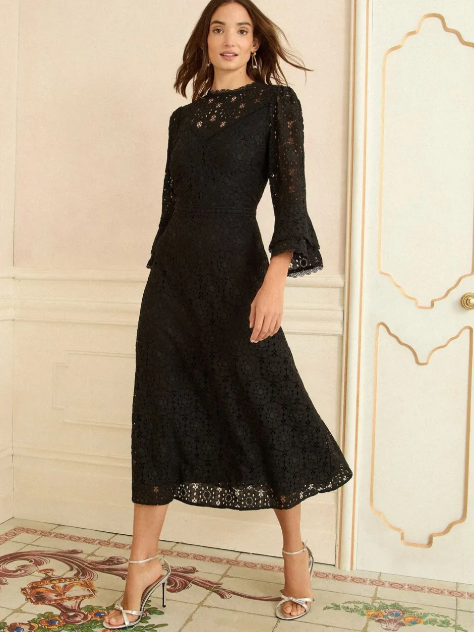 Jurken|Love & Roses Lace Flute Sleeve Midi Dress