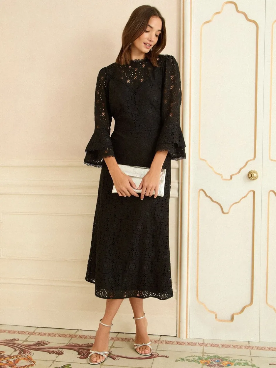 Jurken|Love & Roses Lace Flute Sleeve Midi Dress