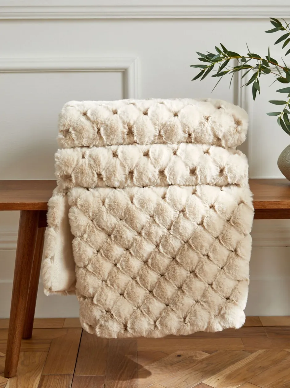 Kussentjes En Plaids|Kussentjes En Plaids|Next Luna Bedloper met geschulpt pluche imitatiebont Ivoor