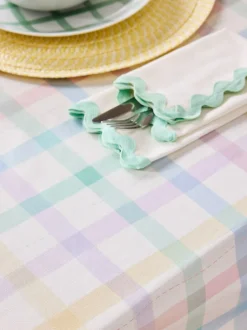 Tafellinnen En Placemats |Tafelgerei|Next Makkelijk afveegbaar geruit tafelkleed