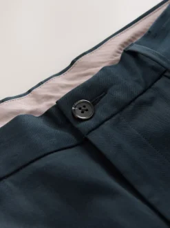 Broeken En Chino's*Next - Aansluitend - Slim-fit katoenen TENCEL™ lyocell blend chino's met comfortabele tailleband. Marineblauw